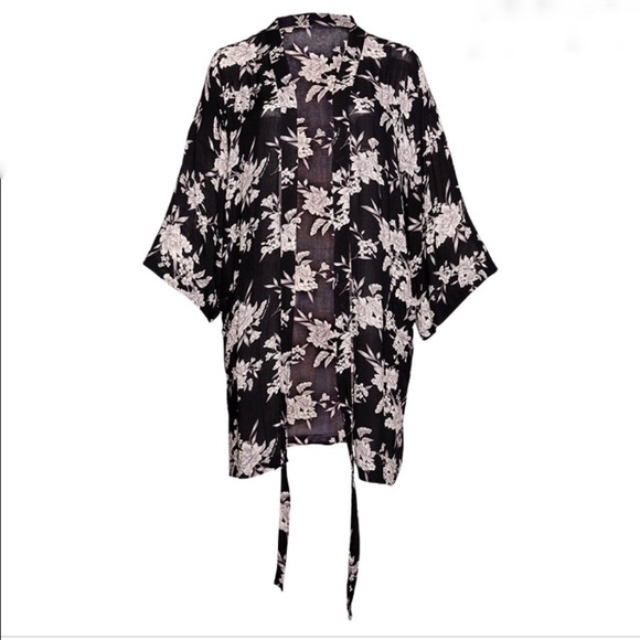 SPIRITUAL GANGSTER Maya Floral Kimono Wrap - Picture 4 of 11